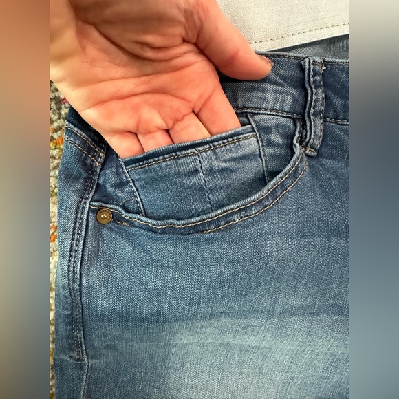 WIT & WISDOM Ripped Crop Straight Leg Jeans, Size 14 - Picture 7 of 10